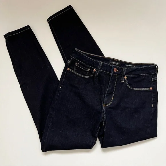 SOLD- Banana Republic Curvy Mid Rise Skinny Jeans - Picture 2 of 15